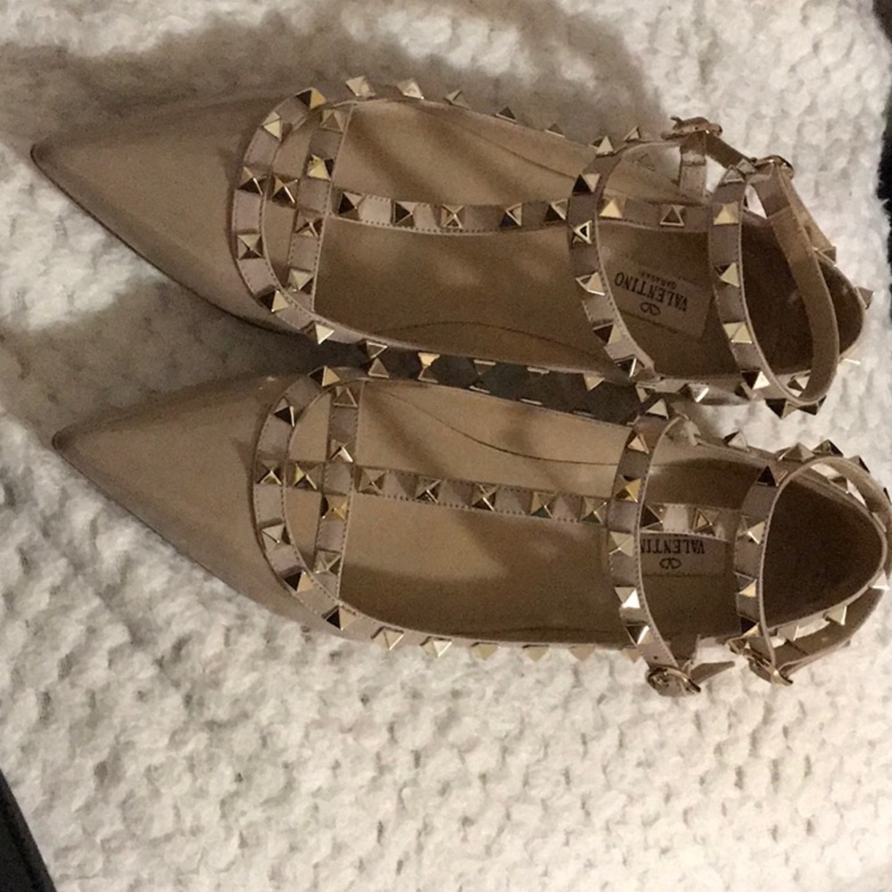 Valentino nude flat